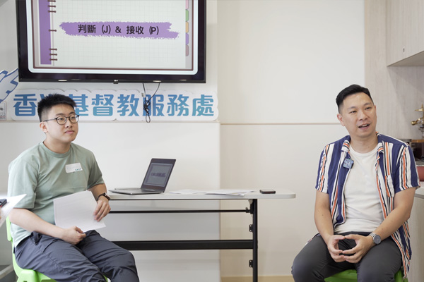 MBTI認證執行師、程序工作員Raymond(左)及註冊社工義Sir(右)