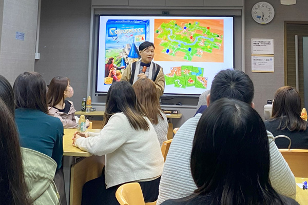 Nancy在工作坊中多運用桌上遊戲幫助企業團隊了解各人的特質。