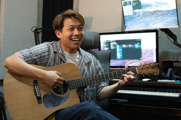 葉彥廷 (香港唱作歌手、音樂製作人、鍵盤樂手)